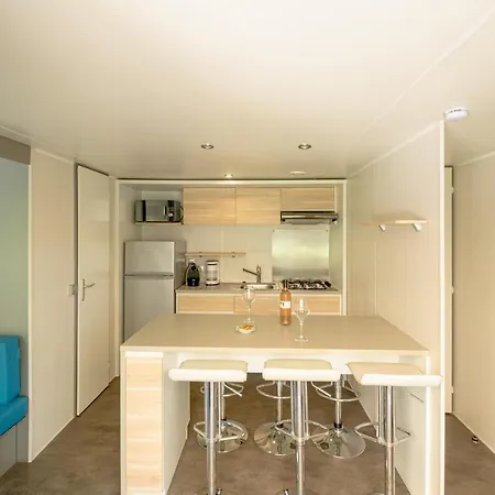 Marino Mobilhomes مكان تخييم